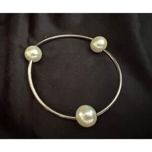 Silver Tone Faux Pearl Stretch Bracelet  B055